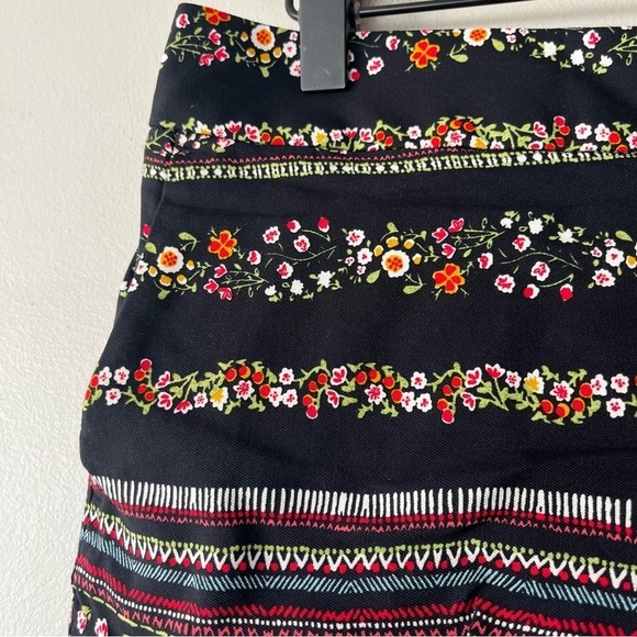 Loft Black Floral Ruffle Hem Side Zip Shorts 0 - Picture 2 of 9